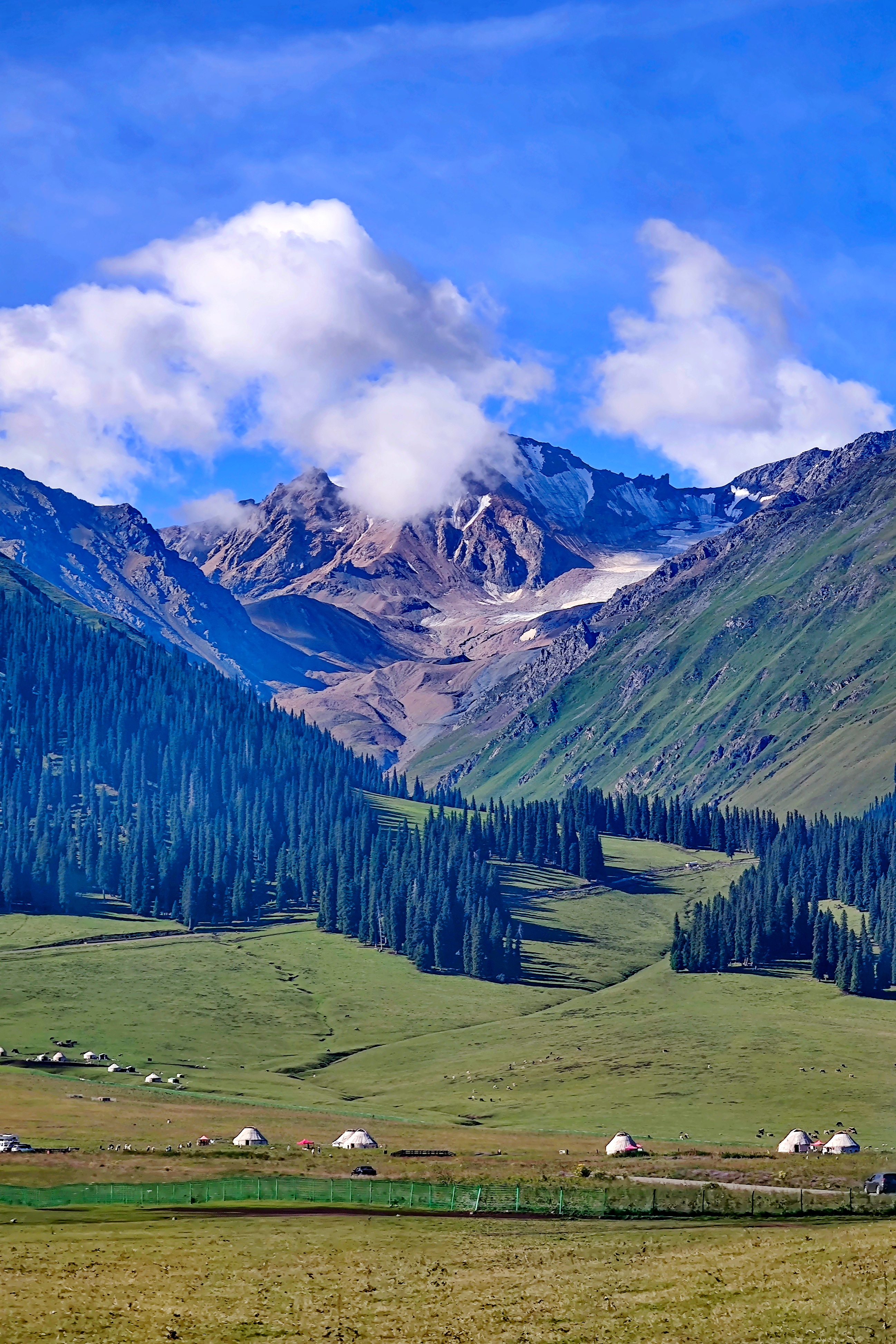 伊犁那拉提草原玩的有啥,伊犁那拉提草原是几级旅游景点