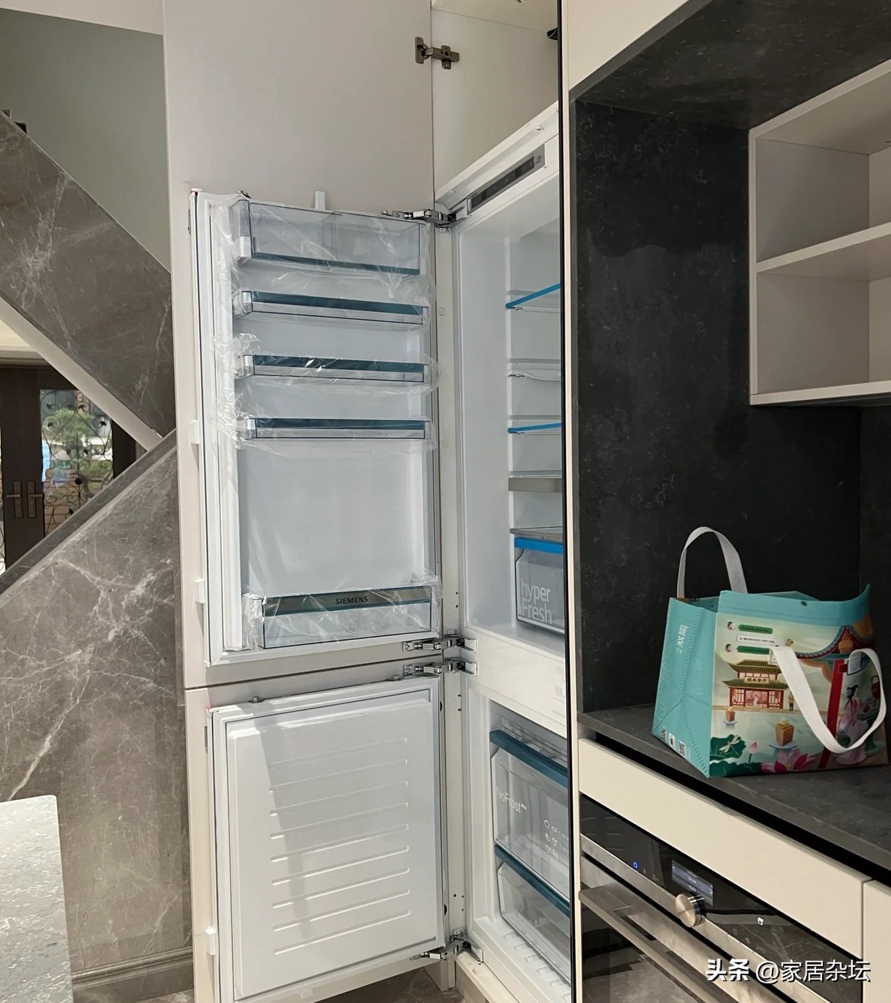 全隐藏嵌入式冰箱具体怎么做,两边都是墙嵌入式冰箱怎么做