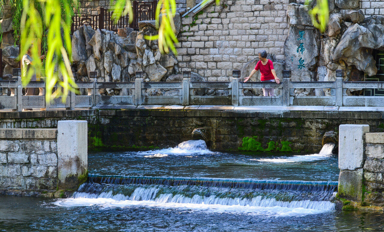 游济南趵突泉大明湖的感慨,趵突腾空润泉城