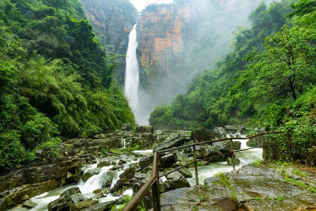 户外徒步登山赏冰瀑,广东户外徒步登山风景最美