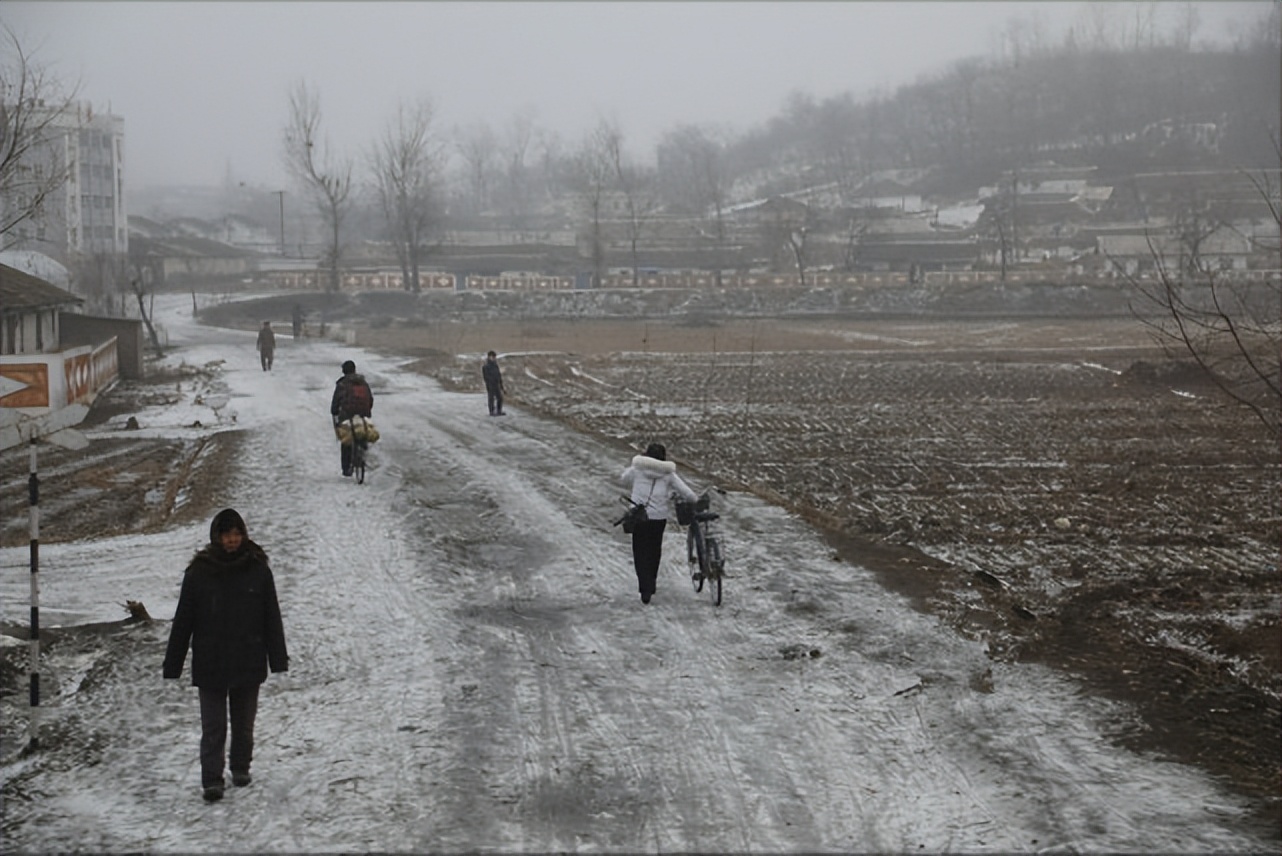 中国网友到朝鲜旅游，发现这些事情是不能做的