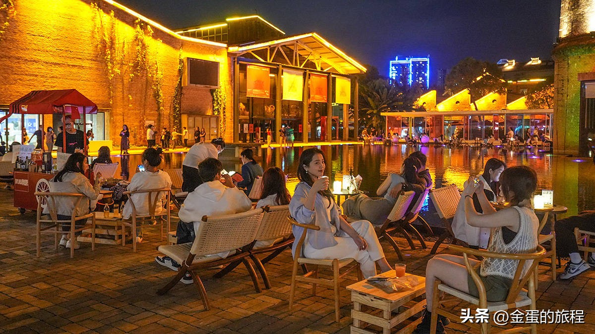 景德镇好玩的夜市卖陶瓷,景德镇陶溪川夜市瓷器