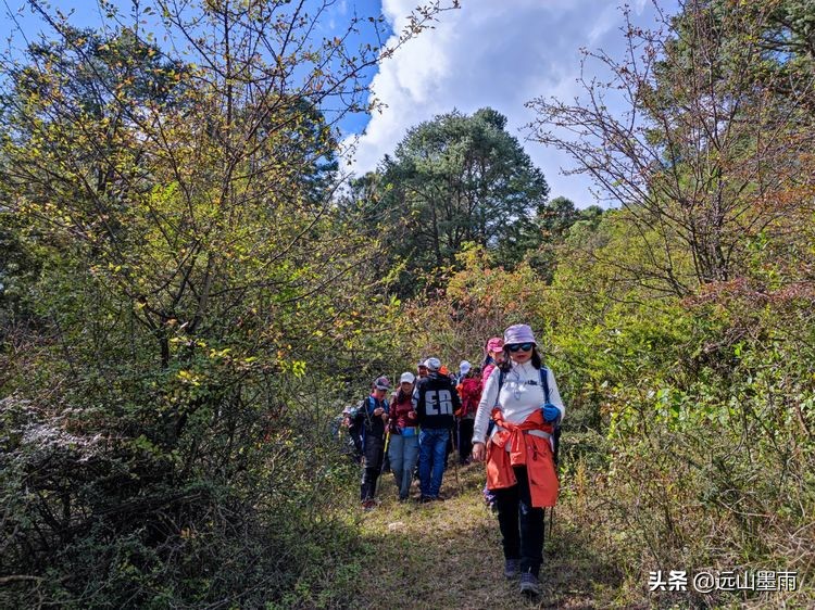 逛天坑、探叮呤当啷洞，去昆明安宁徒步，总有很多惊喜