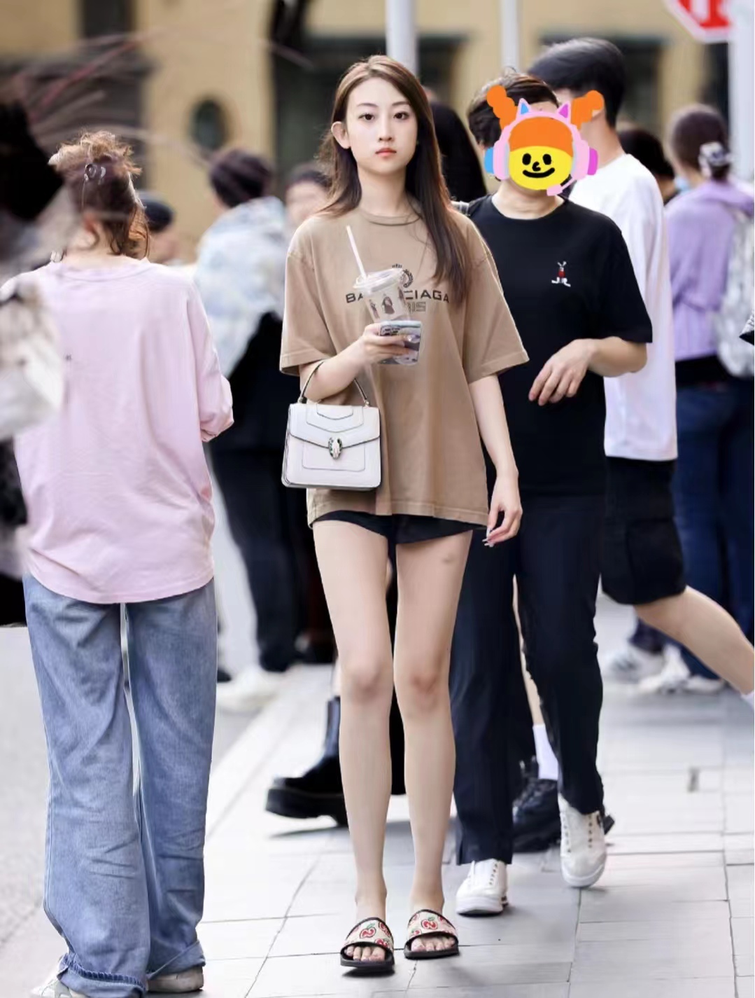 短肥上衣怎么搭配下装图片,宽松秋季款短上衣如何搭下装