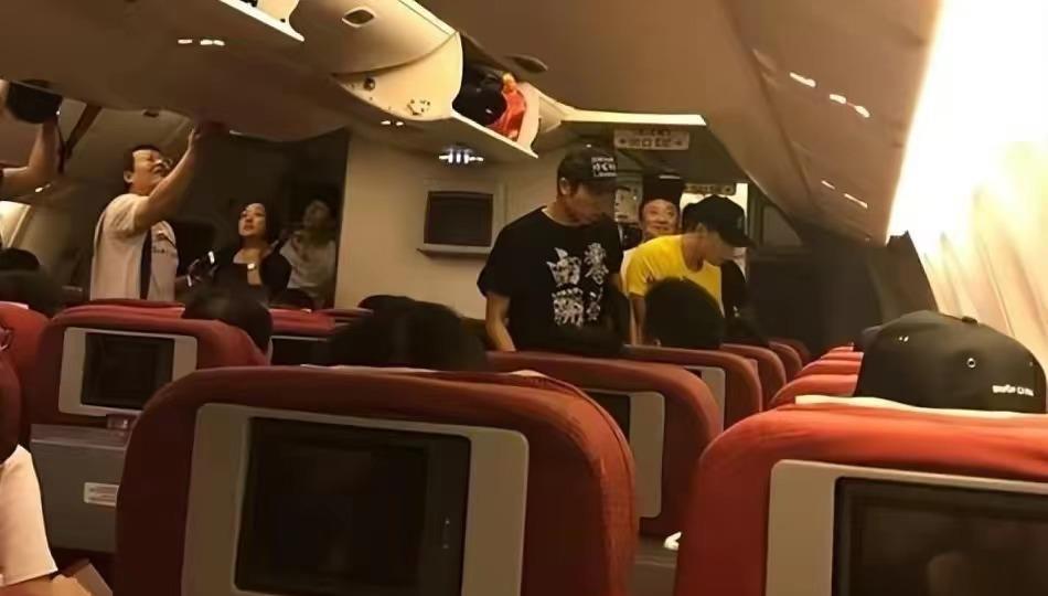 国足派对,国足进世界杯全国狂欢场面视频