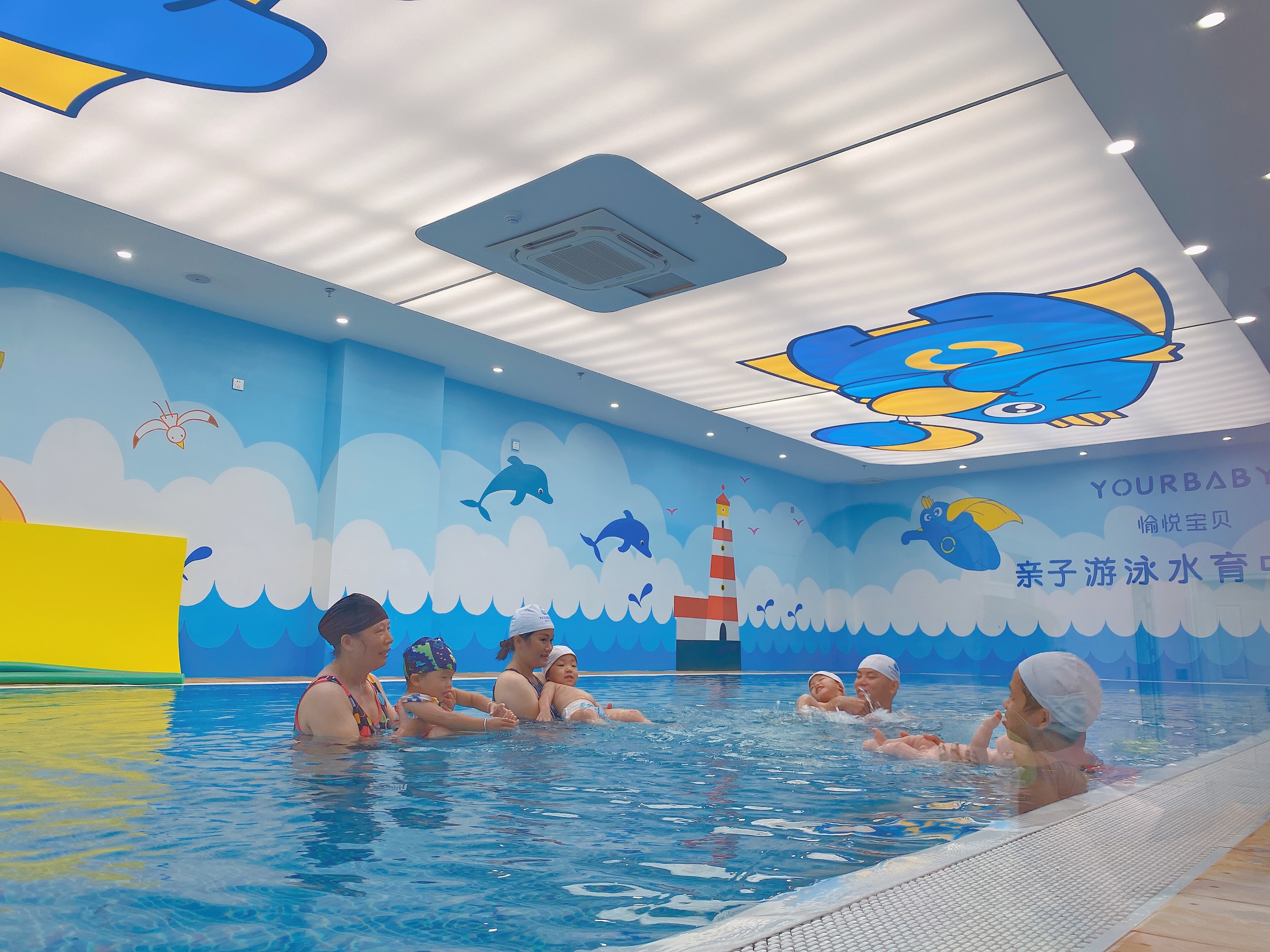 亲子游泳加盟什么品牌好？选择愉悦宝贝亲子游泳馆靠谱吗？