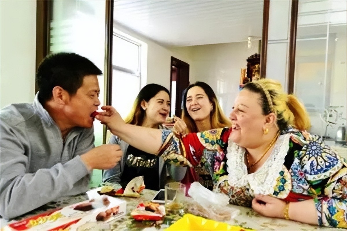 1996年，欧洲姑娘嫁山东小伙，养鸡致富，培养双胞胎女儿北影毕业