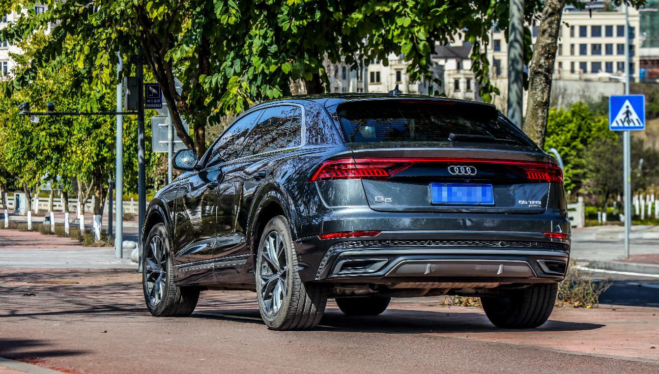 奥迪q8长期使用报告,奥迪q8臻选动感驾驶感受