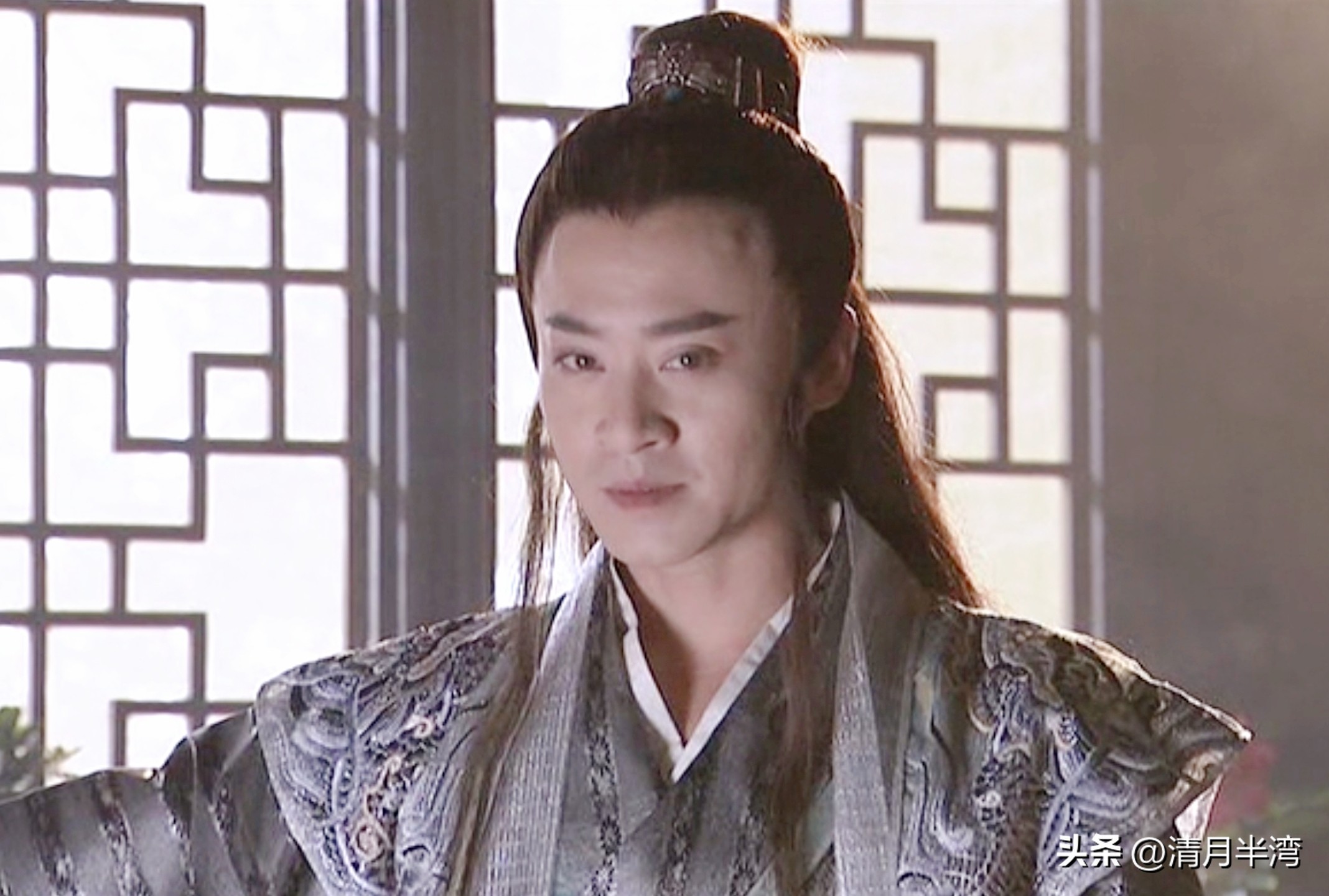 走路像街溜子就别尬演贵公子,8位男星告诉你,什么才是矜贵优雅