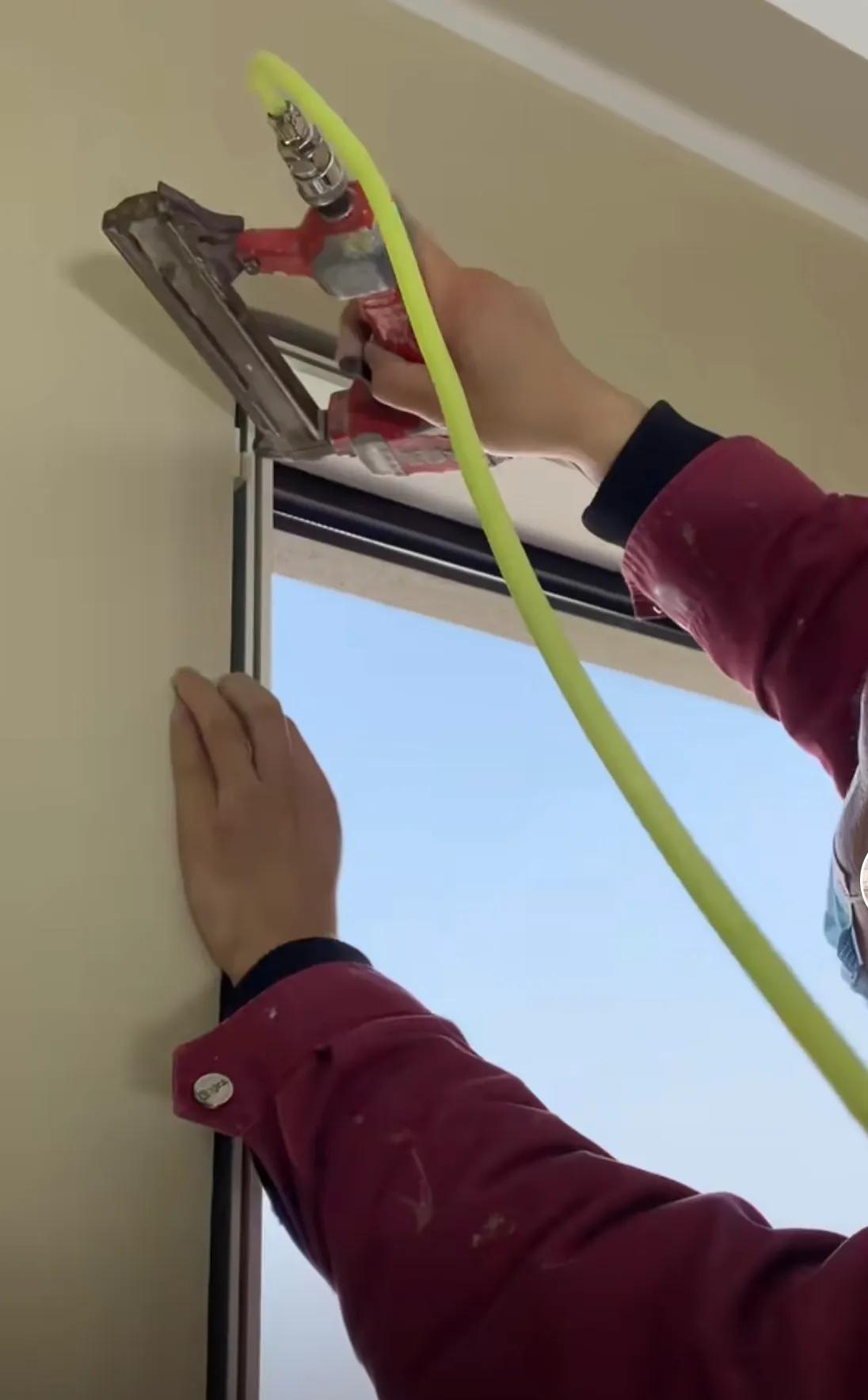 跑了10个工地现场，我终于明白了实木烤漆窗套和不锈钢窗套的区别