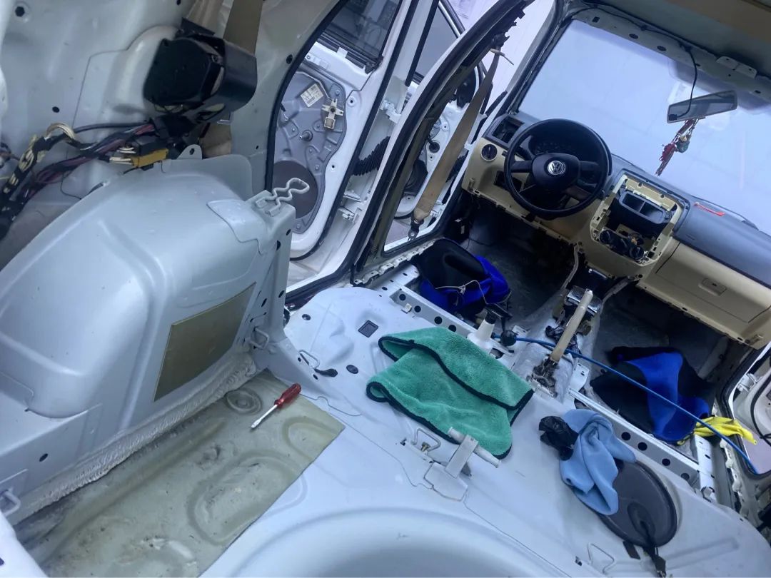 老款大众polo拆解内饰全过程,旧polo翻新视频