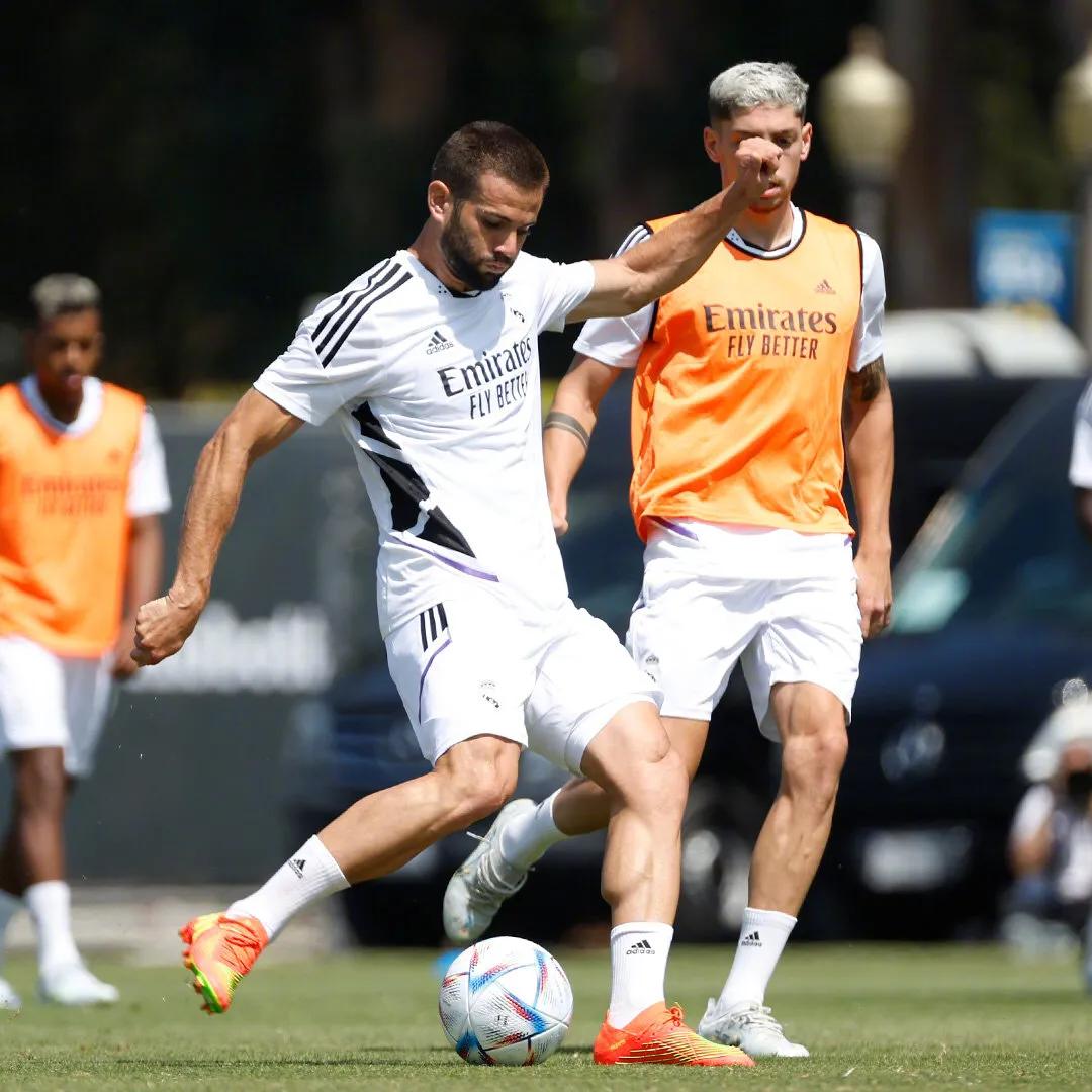 皇家马德里人打足球比赛,皇家马德里和巴塞罗那的国家德比