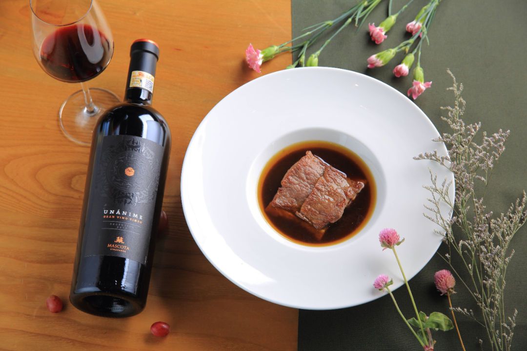 葡萄酒和牛肉怎么搭配,牛排配白葡萄酒还是红葡萄酒