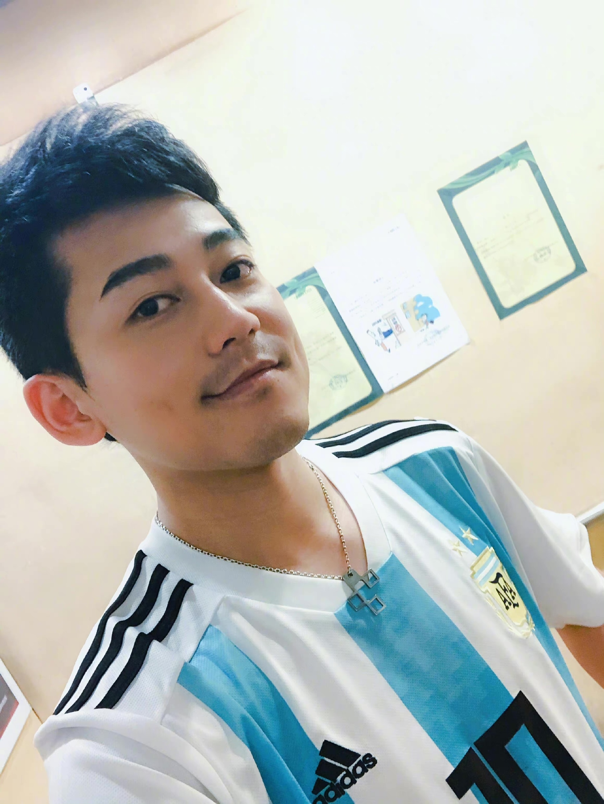 鹿晗足球世界杯解说,鹿晗世界杯现场球迷视频