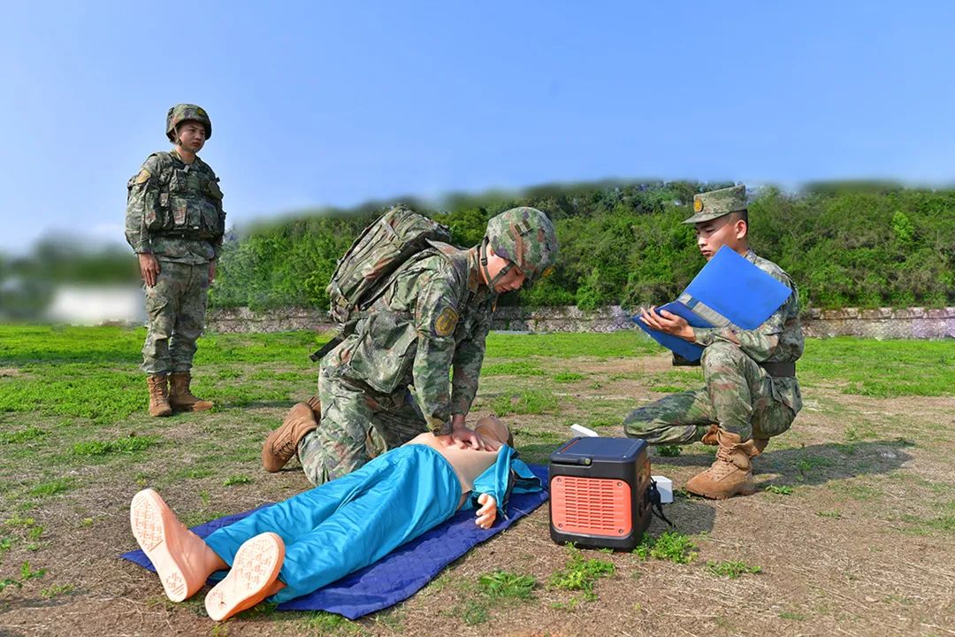 部队夜晚坦克军车出动视频原声,部队汽车兵山区比武视频