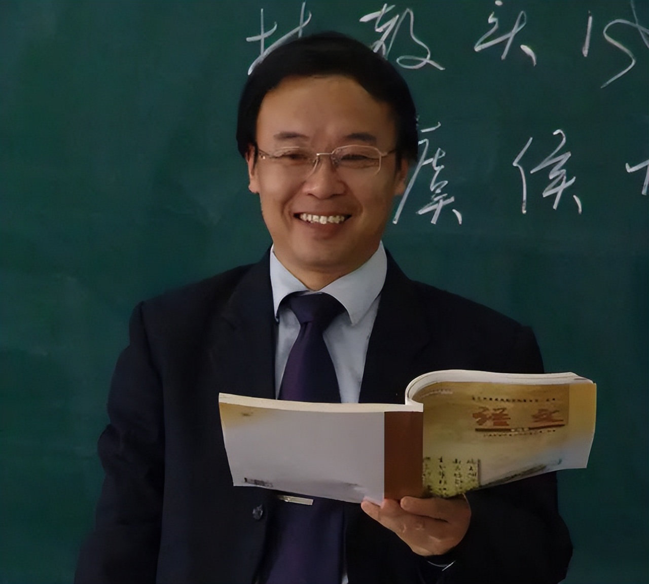 与书相伴与智慧同行,与书相伴静静地享受这段时光