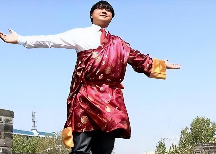 藏族歌手洛桑个人资料,藏族歌手洛桑照片大全