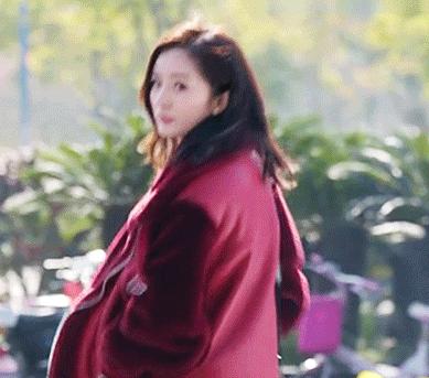 胸大怎么穿衣服不肿,胸大怎样穿衣服才显胸小