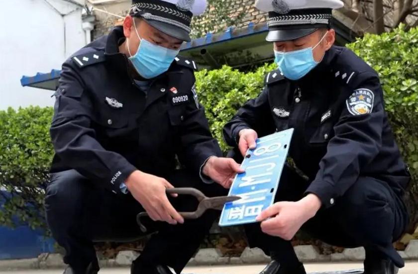 一夜蒸发数亿人民币,康师傅变成“糠师傅”,严钦武后悔已晚