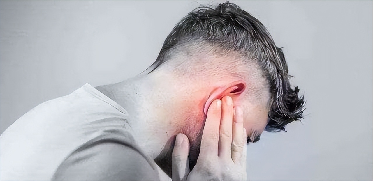 耳朵里面发痒怎么回事怎么去治疗,耳朵里面有黄色分泌物有臭味发痒