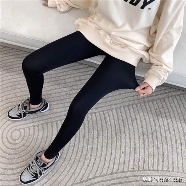 今年流行的鲨鱼裤袜子外穿,鲨鱼裤今年最火袜子长筒冬季