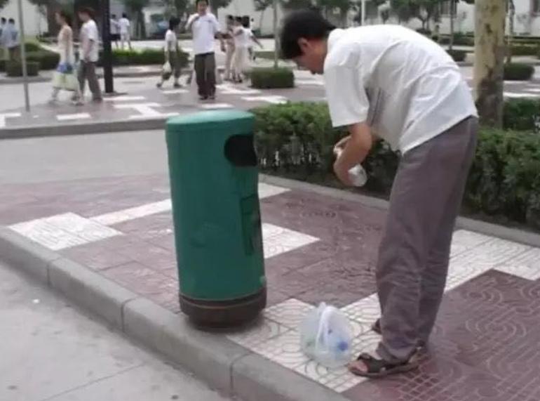 20年前，陕西农民把儿子供成大学生，毕业后月薪600，读书无用？