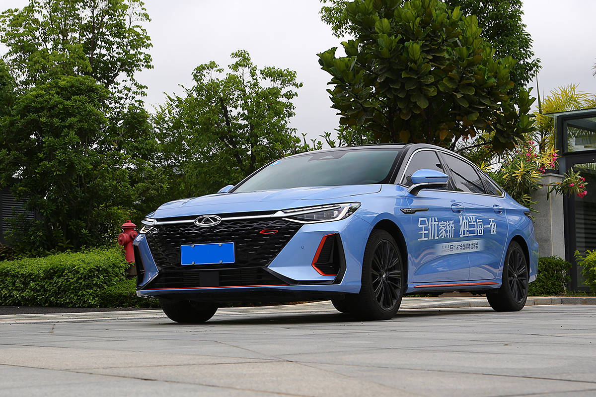 奇瑞艾瑞泽8对比长安uni-v,奇瑞艾瑞泽82.0t试驾