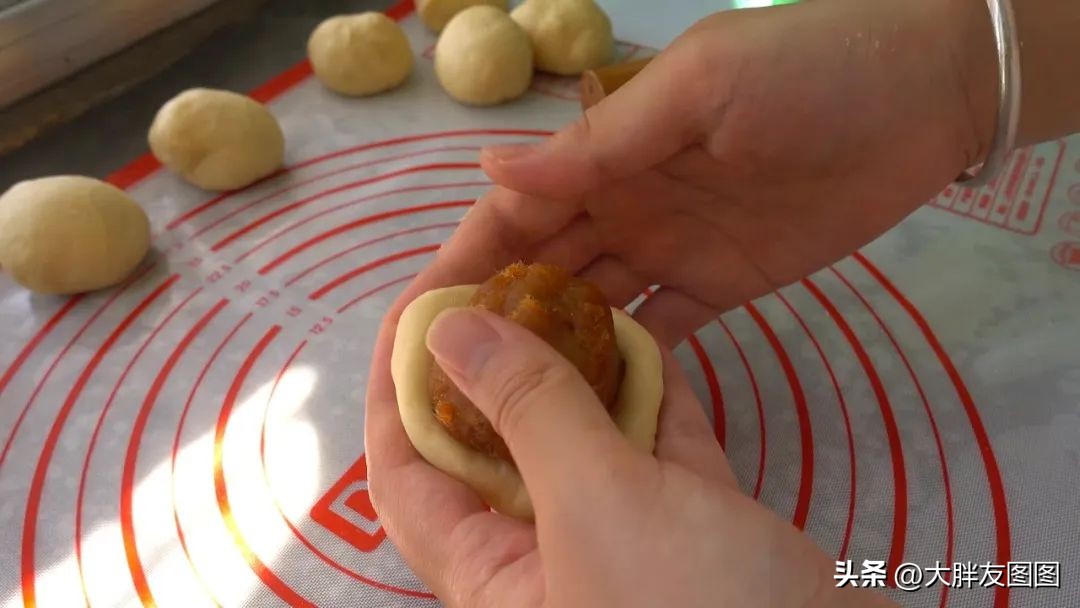 咸蛋黄肉松盒子做法,咸蛋黄肉松馅的制作方法