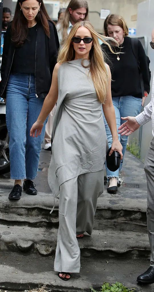 穿人字拖穿出女神范儿,穿人字拖的小姐姐