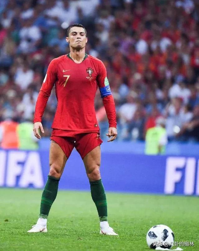 把足坛巨星比喻成金庸武侠,把足球球星比喻成复仇者联盟