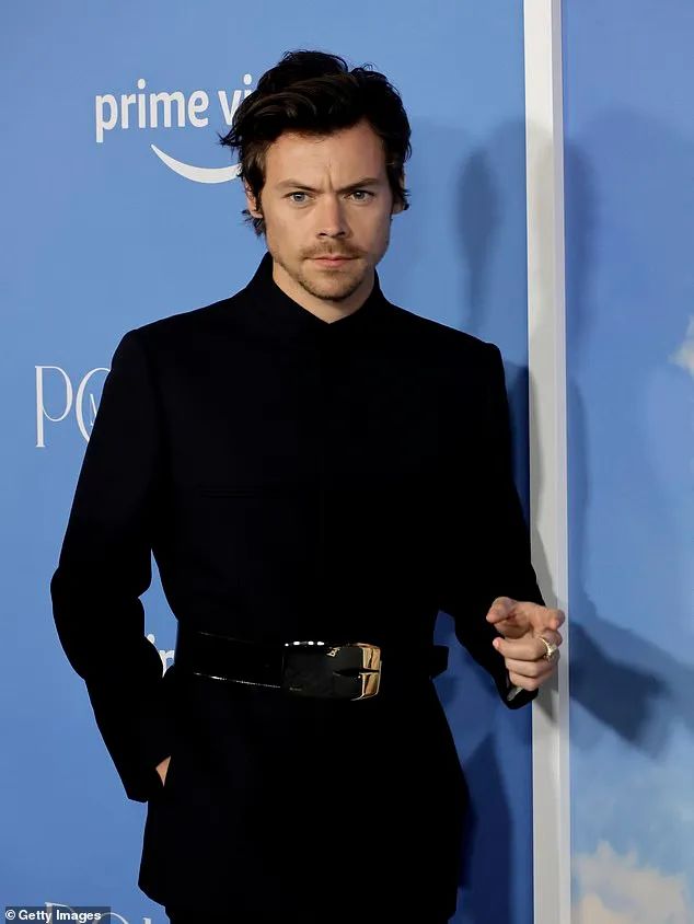 痴迷韩团的英国小哥整成韩国欧巴后又变成韩国女性，如今却后悔了