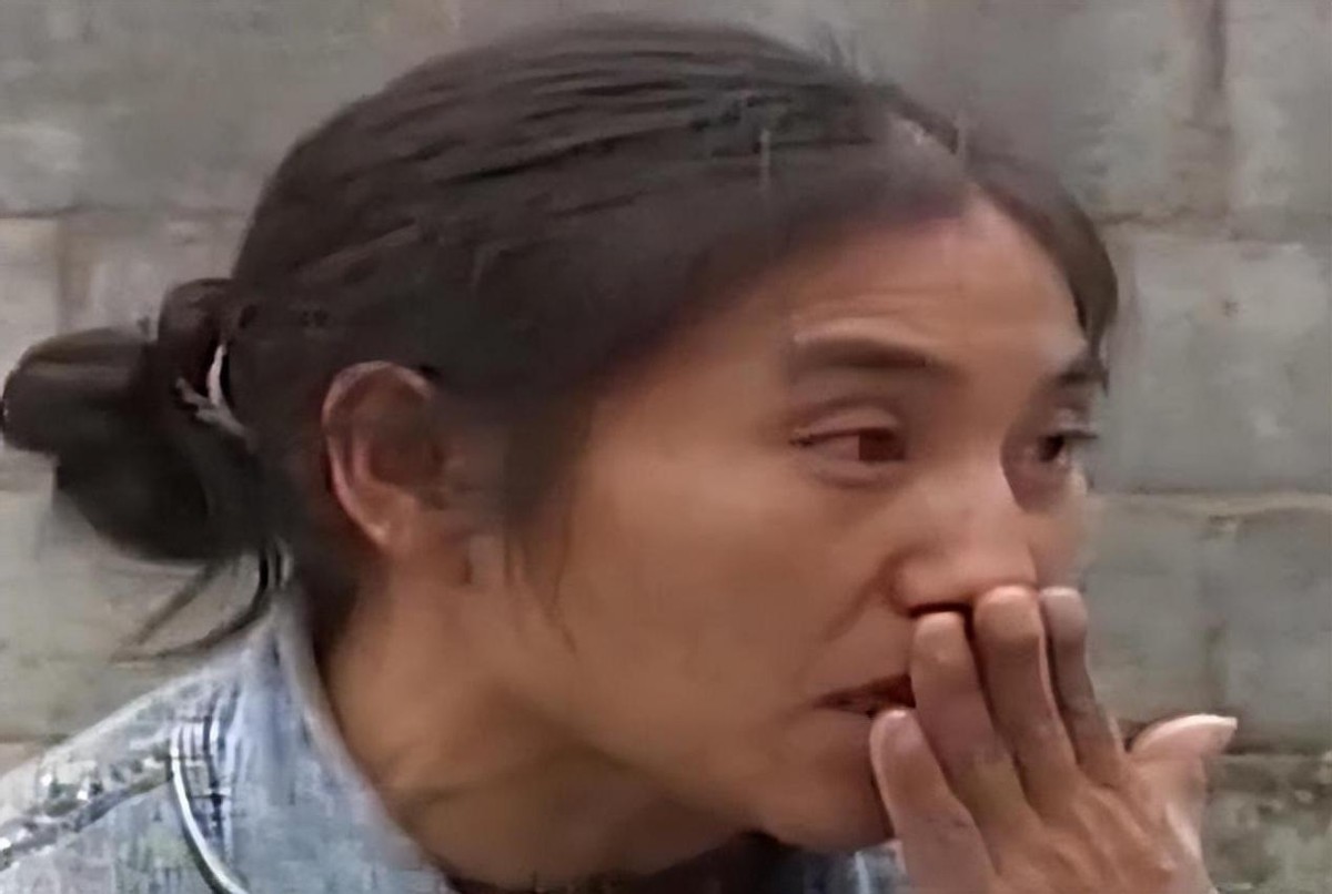 16年重庆女孩晕厥，醒来后扯头发吃，专家：吃头发对身体没有坏处