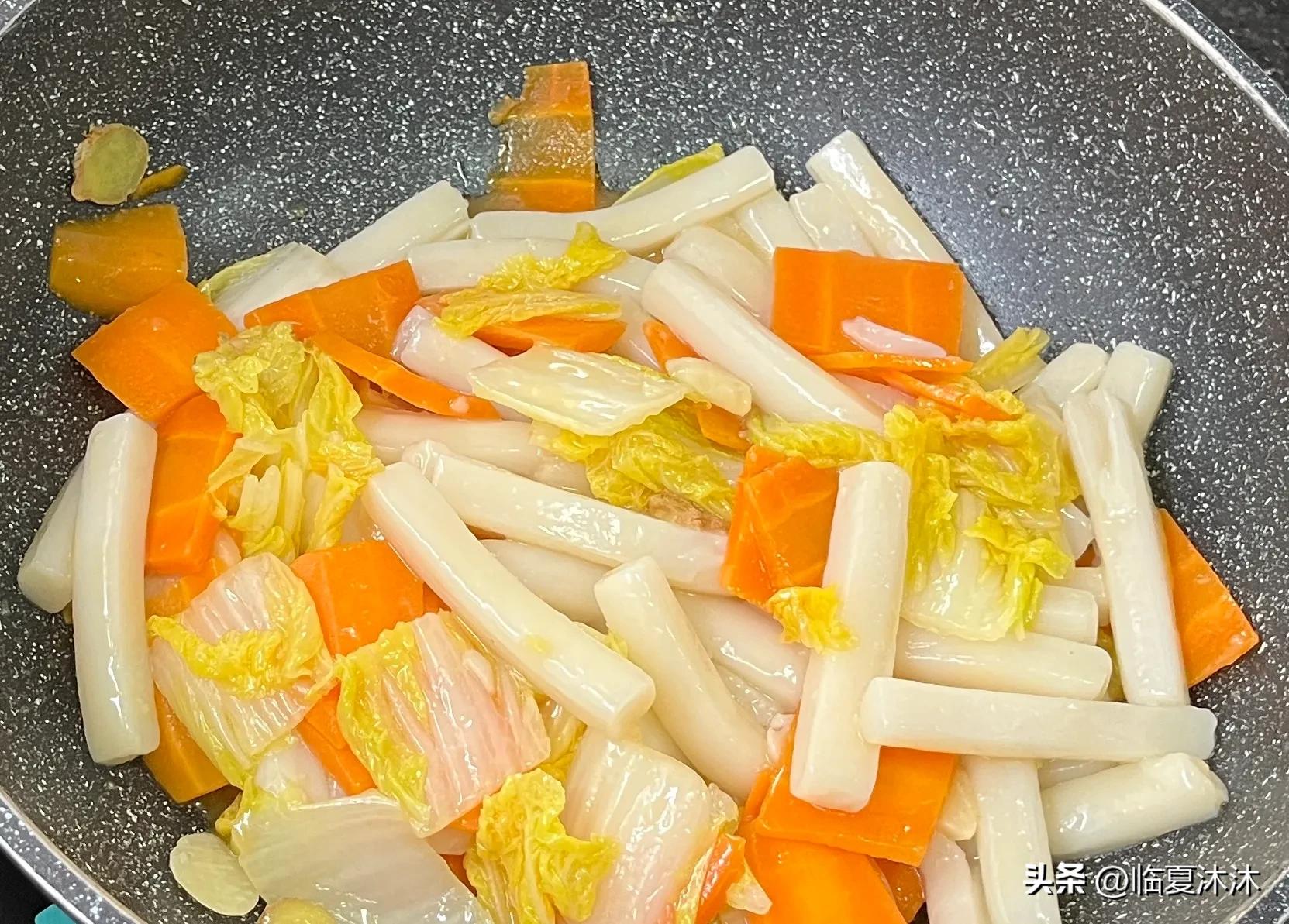 娃娃菜炒南瓜年糕,胡萝卜娃娃菜鸡蛋炒年糕