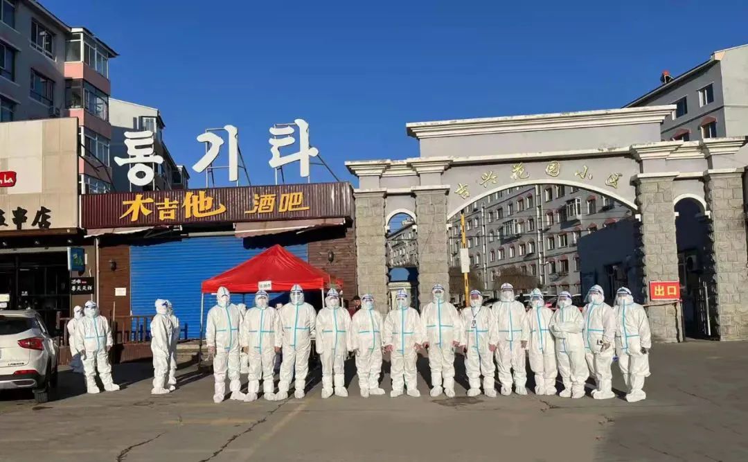 政法干警抗击疫情,疫情防控中全市政法机关冲锋陷阵