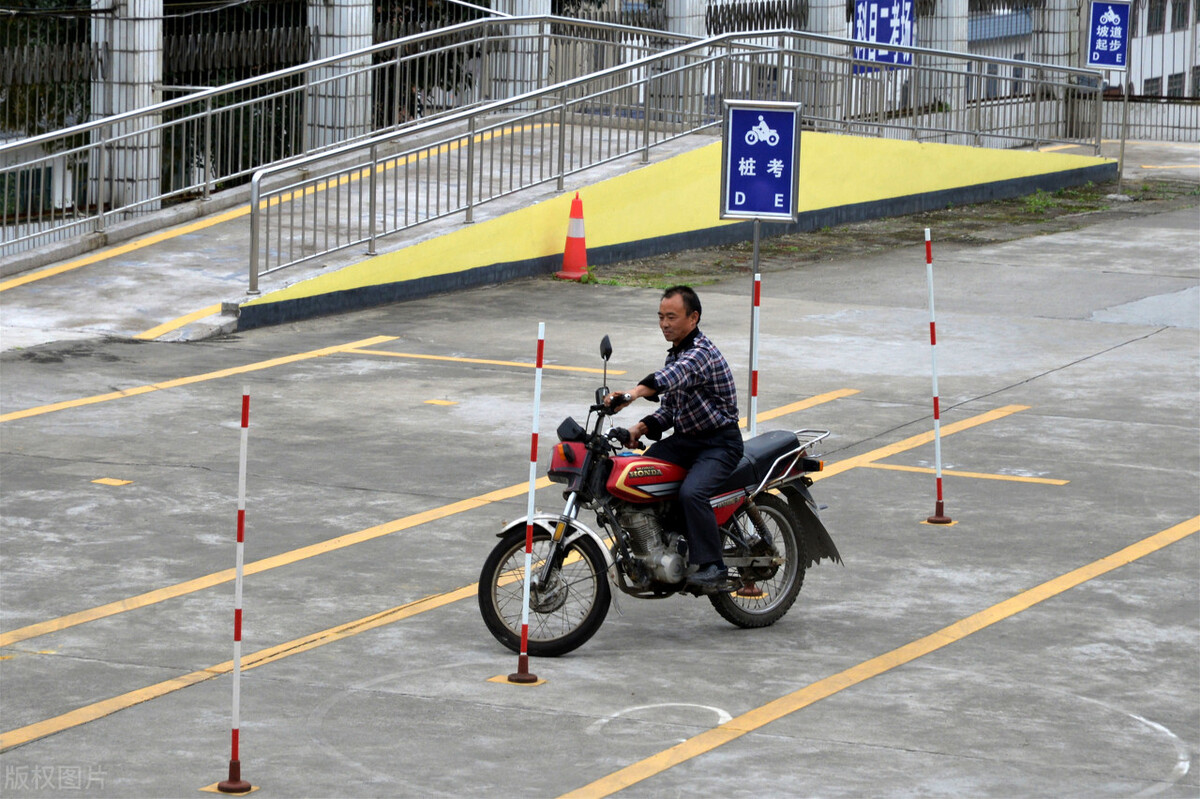 摩托车驾照考试流程和注意事项,摩托车驾照考试流程和技巧