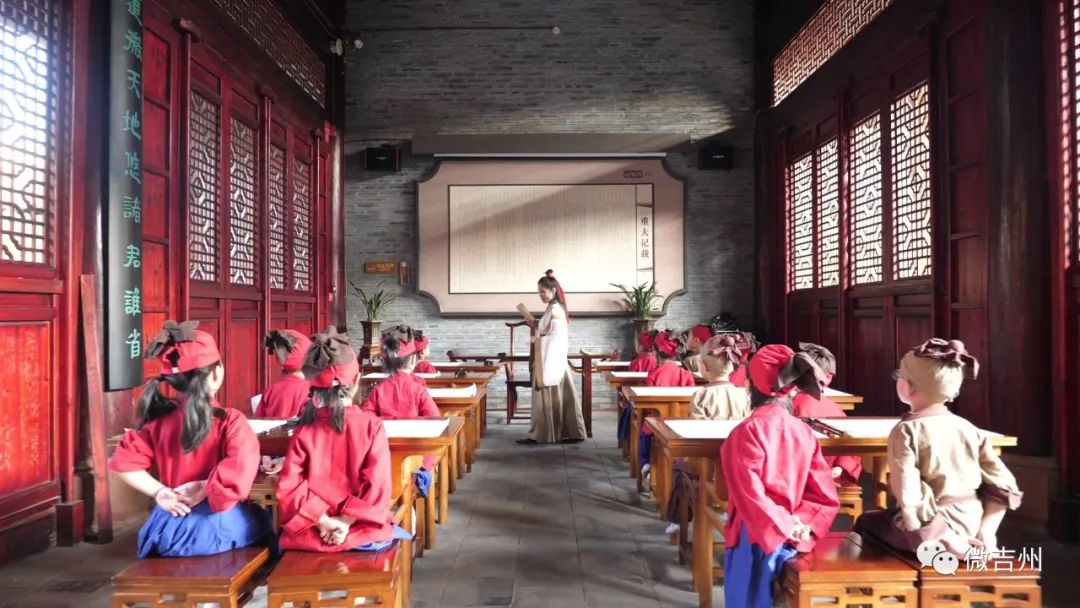 全省首批两所示范学校,全省33所示范校84所创建单位