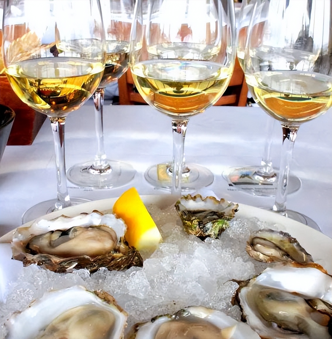 高度葡萄酒的正确饮用方法,白葡萄酒怎么喝比较好入口