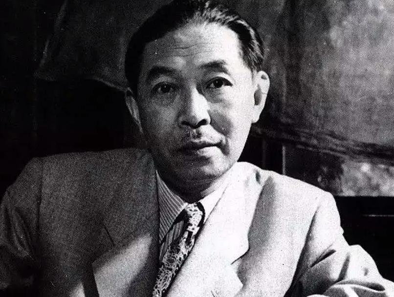 1941年香港沦陷，周恩来为救300人，不惜暴露两千地下*党**员，为何