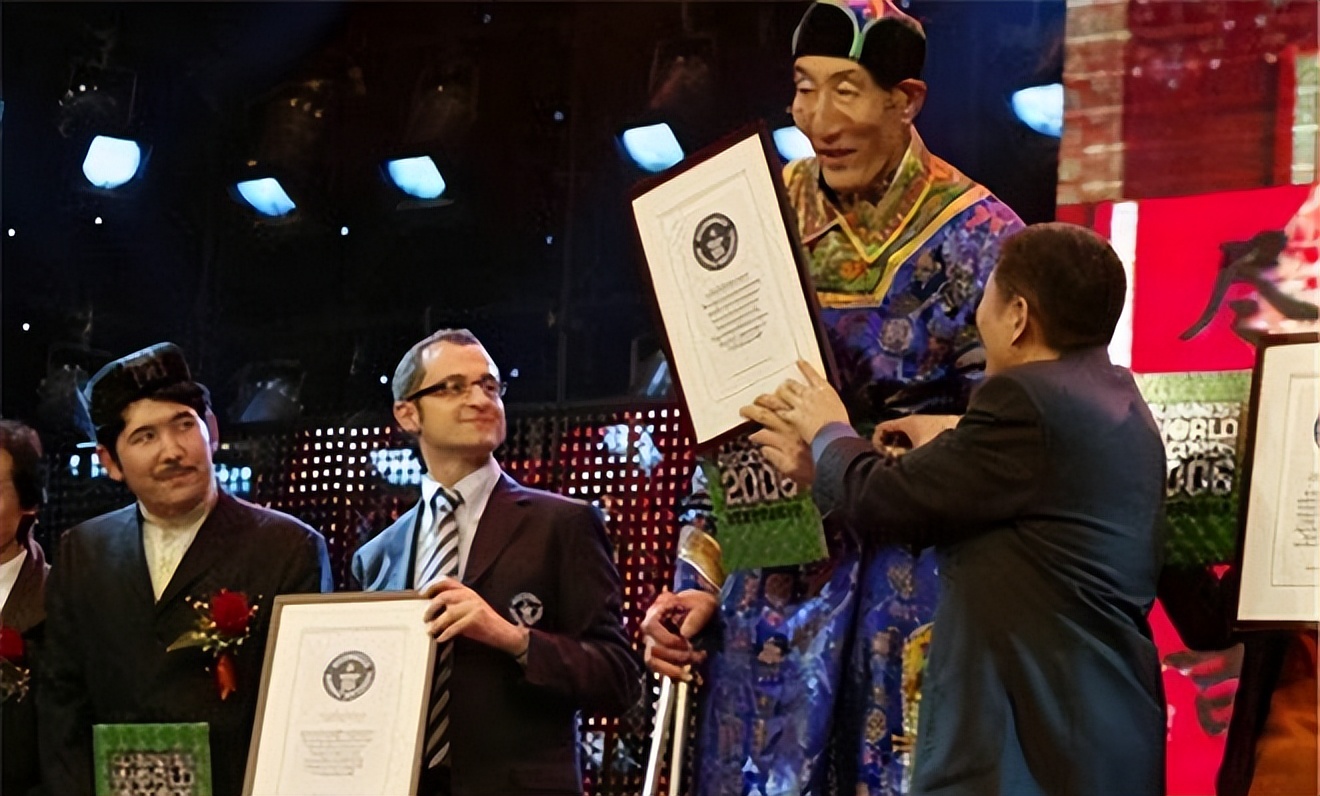 中国第一男巨人鲍喜顺,中国第一巨人鲍喜顺简历