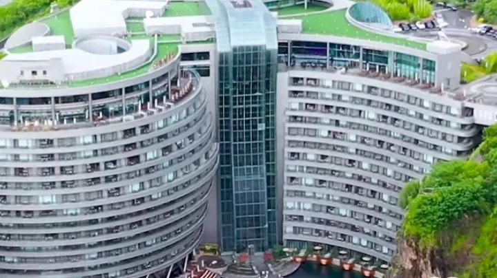 上海世茂深坑酒店成功案例,世界十大奇迹之一上海深坑酒店