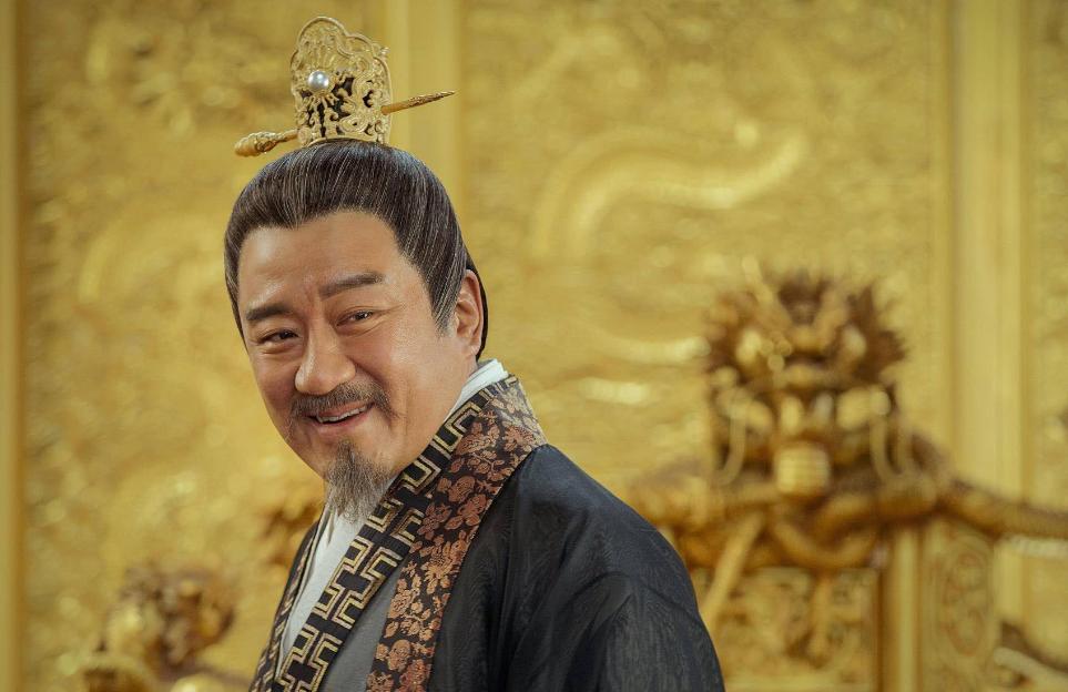 他靠演“白宝山”出名，64岁再获奖，出道40年无绯闻，金星：干净