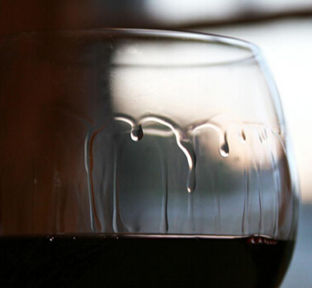 尿尿在马桶会触发马拉高尼效应吗,往开水里尿尿会发生什么