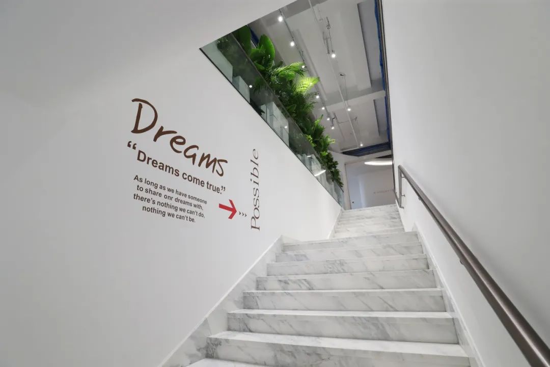 鏃惰薄绌洪棿璁捐涓婃捣鏈夐檺鍏徃,鏃惰薄瑁呴グ璁捐