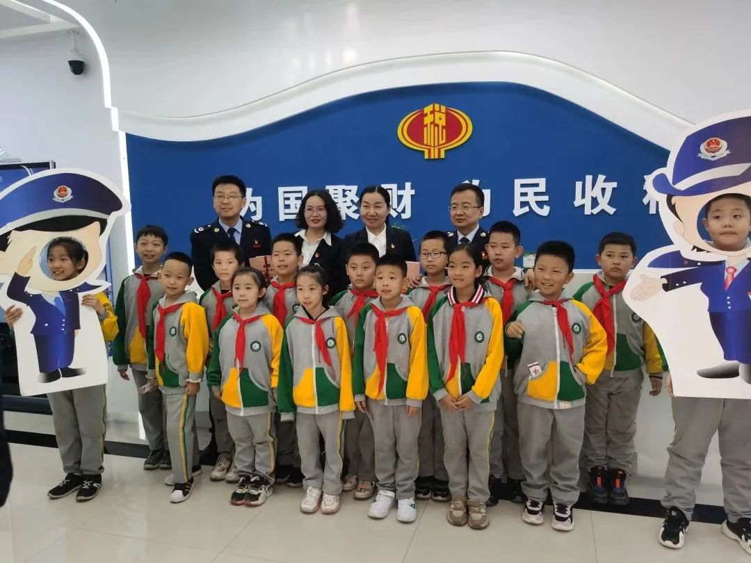 包头市包钢实验二小·体验税收时空之旅，我是小小“税”法宣传员