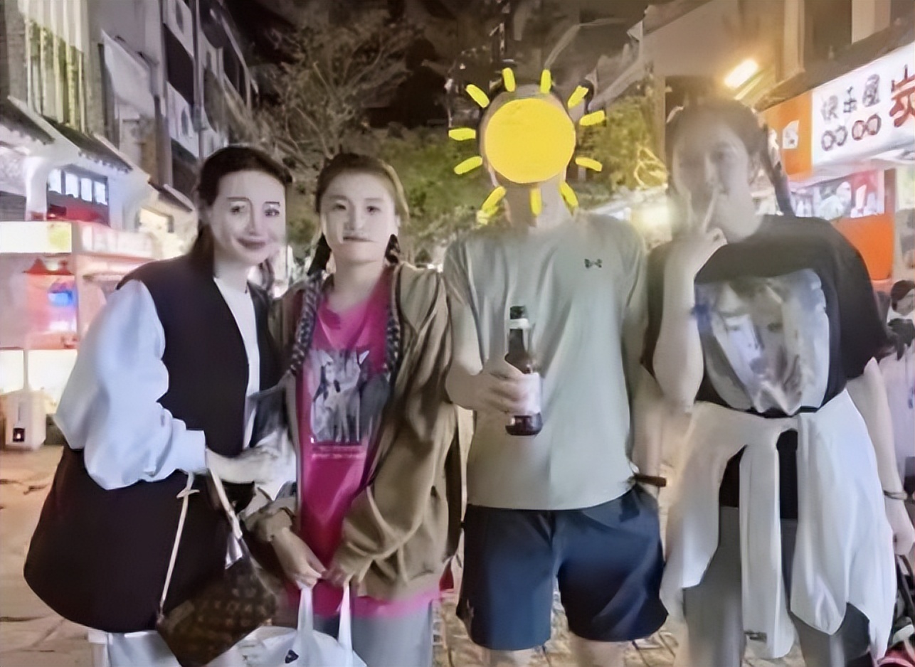 于明加和众人走红毯视频,于明加晒与女儿度假照