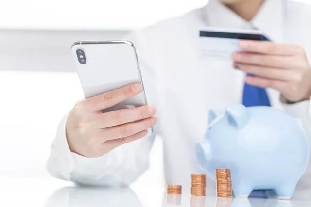 偷你的钱，骗你的情，这个男朋友玩儿的真高明。