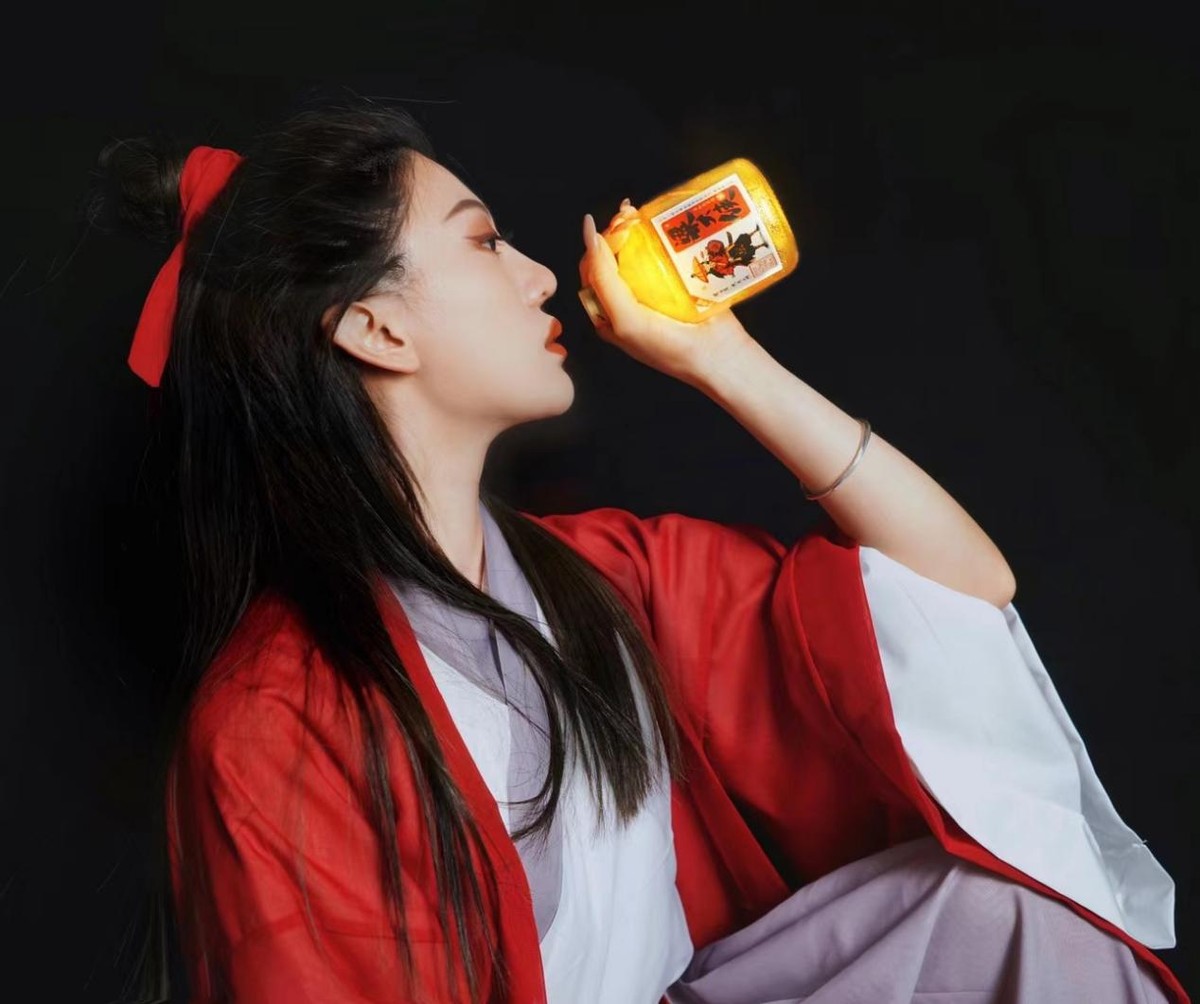 同为烈酒，传统白酒被年轻人抛弃？湖南小伙创业2年5亿备受青睐