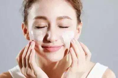 怎么保养嘴巴周围,嘴巴闭口怎么消除小妙招