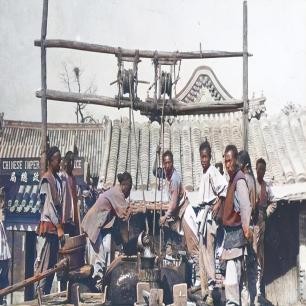 30张老照片:女子依洋人怀,*片鸦**烟枪手中持,白日梦中沉醉