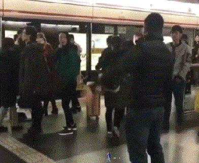 一个人在海底捞过生日尴尬吗,在海底捞过生日是种什么感觉呢